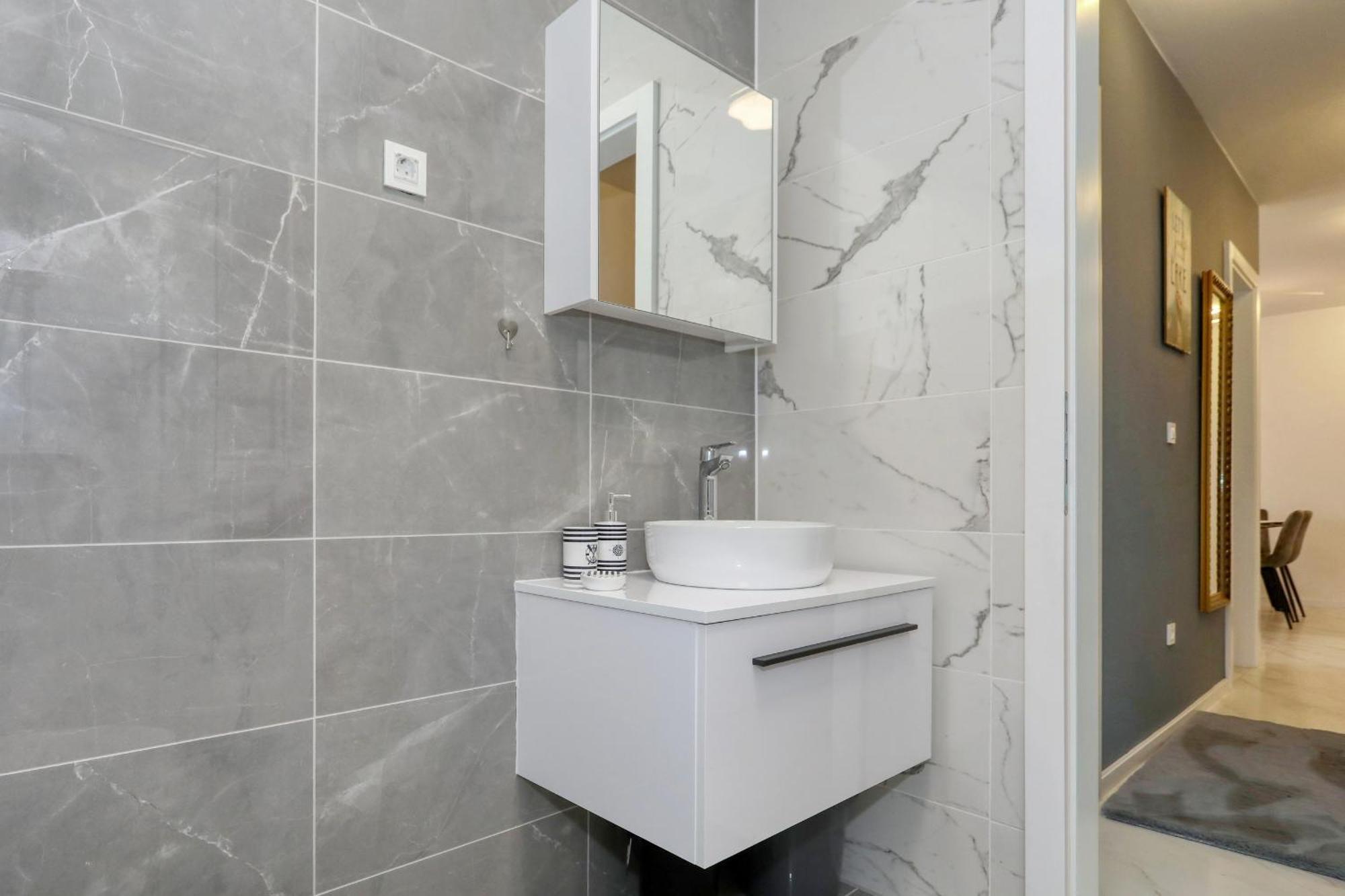 Apartment Relex With Pool & Jacuzzi Privlaka  Exterior photo
