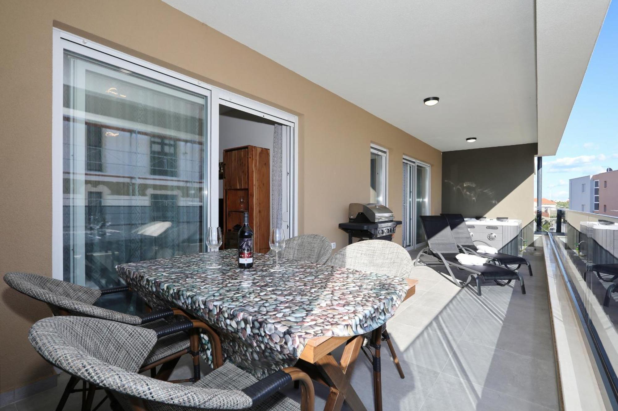 Apartment Relex With Pool & Jacuzzi Privlaka  Exterior photo